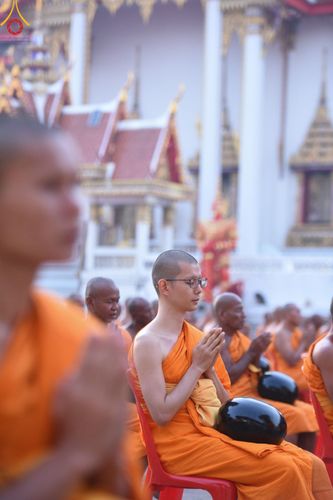 ภาพ No.197646:พิธีตักบาตรพระธรรมยาตรา ณ อนุสรณ์สถานลำดับที่ 4 สถานที่เกิดด้วยกายธรรม วัดโบสถ์(บน) ต.บางคูเวียง จ.นนทบุรี ในโครงการธรรมยาตรา กตัญญูบูชา มหาปูชนียาจารย์ พระมงคลเทพมุนี(สด จนฺทสโร) พระผู้ปราบมาร อนุสรณ์สถาน 7 แห่ง ปีที่ 13 วันที่ 19 มกราคม พ.ศ. 2568