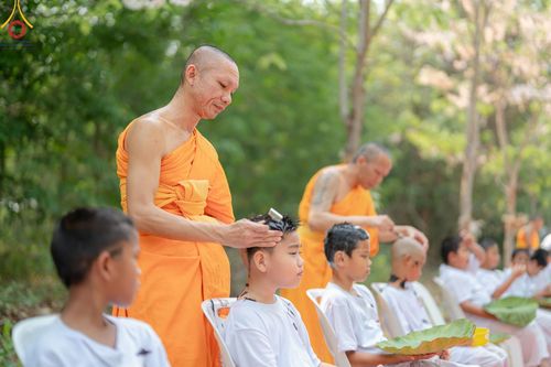 ภาพ No.135057: พิธีบรรพชาสามเณร  พิธีตักบาตรฉลองสามเณรใหม่ วันที่ 1 เมษายน พ.ศ.2567 ในโครงการบรรพชาสามเณรฟื้นฟูพระพุทธศาสนาทั่วไทย ณ ศูนย์ปฏิบัติธรรมแก้วเมืองเลย