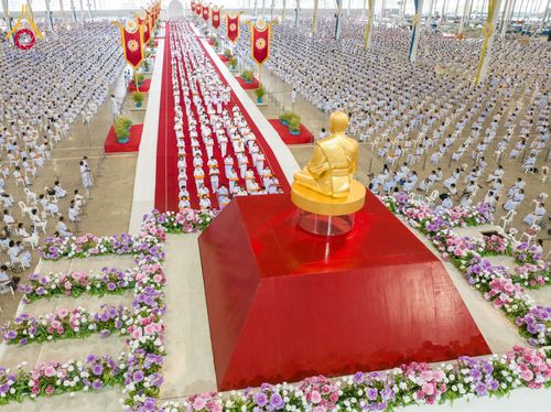 ภาพ No.134311:พิธีทอดผ้าป่าสมทบ มหาสังฆทาน 10,000 วัด ทั่วไทย วันอาทิตย์ต้นเดือนที่ 7 เมษายน พ.ศ.2567 ณ ห้องแก้วสารพัดนึก 1 สภาธรรมกายสากล  วัดพระธรรมกาย จ.ปทุมธานี