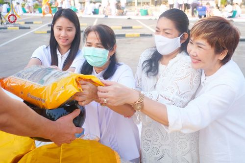 ภาพ No.76083:งานทำบุญตักบาตรเชอรี่มอลล์ อ.คลองหลวง จ.ปทุมธานี วันที่ 14 กุมภาพันธ์ พ.ศ. 2566