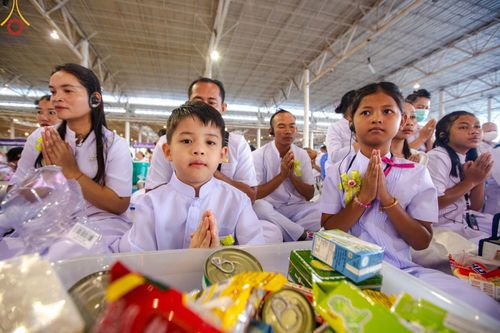 ภาพ No.167499:พิธีตักบาตรและพิธีบูชาข้าวพระ ในวันอาทิตย์ที่ 3 พฤศจิกายน พ.ศ. 2567 ณ วัดพระธรรมกาย