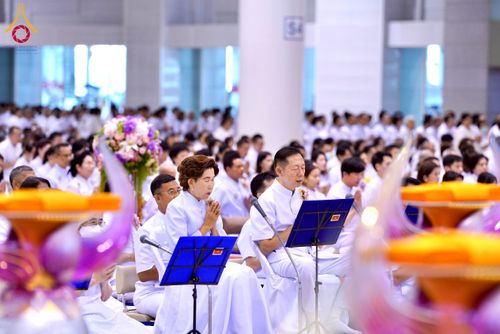 ภาพ No.215308:วันอาทิตย์ต้นเดือนที่ 6 เมษายน พ.ศ. 2568 พิธีบูชาข้าวพระ สภาธรรมกายสากล วัดพระธรรมกาย