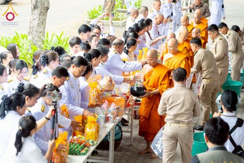 ภาพ No.276023:วันที่ 5 ธันวาคม พ.ศ. 2568 พสกนิกรอำเภอคลองหลวง พร้อมใจบำเพ็ญกุศลอุทิศถวาย “ในหลวงรัชกาลที่ 9” น้อมรำลึกในพระมหากรุณาธิคุณ เนื่องในวันคล้ายวันพระบรมราชสมภพ วันชาติ และวันพ่อแห่งชาติ ณ อาคารปลูกศรัทธา 2 วัดพระธรรมกาย อำเภอคลองหลวง จังหวัดปทุมธานี