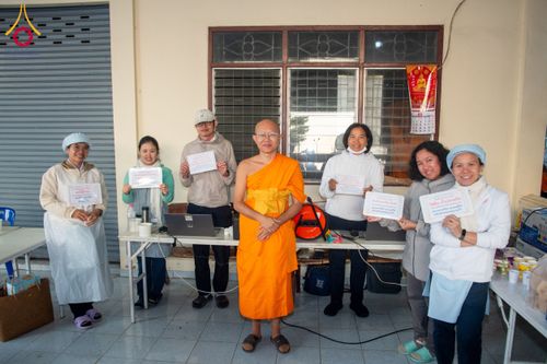 ภาพ No.195611:สาธุชนถวายภัตตาหารเป็นสังฆทาน แด่พระธรรมยาตรา ณ วัดสองพี่น้อง ต.ต้นตาล อ.สองพี่น้อง จ.สุพรรณบุรี ในโครงการธรรมยาตรา กตัญญูบูชา มหาปูชนียาจารย์ พระมงคลเทพมุนี(สด จนฺทสโร) พระผู้ปราบมาร อนุสรณ์สถาน 7 แห่ง ปีที่ 13 วันที่ 15 มกราคม พ.ศ. 2568