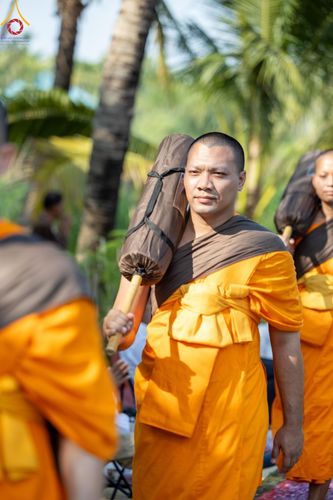 ภาพ No.190708:พิธีต้อนรับพระธรรมยาตรา ณ อนุสรณ์สถาน สถานที่ตั้งมโนปณิธานบวชตลอดชีวิต อนุสรณ์สถานคลองบางนางแท่น อ.สามพราน จ.นครปฐม ในโครงการธรรมยาตรา กตัญญูบูชา มหาปูชนียาจารย์ พระมงคลเทพมุนี(สด จนฺทสโร) พระผู้ปราบมาร อนุสรณ์สถาน 7 แห่ง ปีที่ 13 วันที่ 7 ม.ค.2568