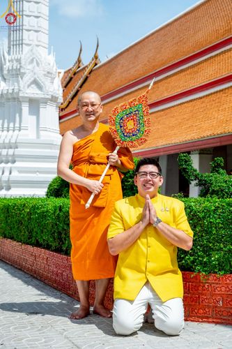 ภาพ No.214779:พิธีต้อนรับสัญญาบัตร พัดยศ พระราชวิเทศวชิรเวที (บัณฑิต วรปญฺโญ) เจ้าอาวาสวัดพระธรรมกายสกอตแลนด์ สหราชอาณาจักร ผู้ช่วยเจ้าอาวาสวัดพระธรรมกาย ณ อุโบสถพระไตรปิฏก วัดพระธรรมกาย