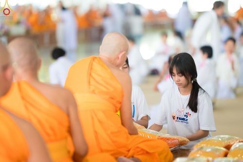 ภาพ No.104526:พิธีบุพเปตพลี ครั้งที่ 145 อุทิศบุญแด่หมู่ญาติที่ล่วงลับไปแล้ว และสืบทอดอายุพระพุทธศาสนา วันพุธที่ 27 ธันวาคม พ.ศ. 2566 (วันพระขึ้น 15 ค่ำ เดือน 12 ) ณ หอฉันคุณยายอาจารย์ฯ วัดพระธรรมกาย