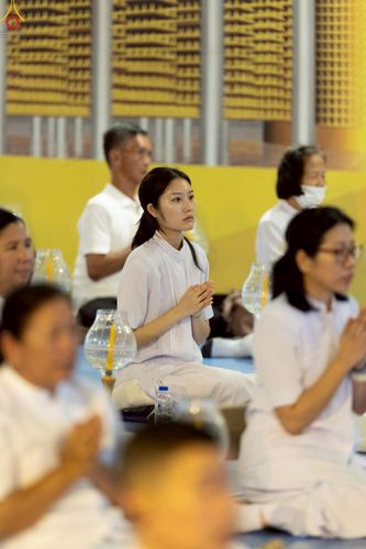 ภาพ No.223969:วันวิสาขบูชา วันอาทิตย์ที่ 11 พฤษภาคม พ.ศ. 2568 พิธีจุดวิสาขประทีป ,  พิธีเวียนประทักษิณรอบพระมหาธรรมกายเจดีย์ , พิธีฉลองชัยสวดมนต์บทธัมมจักกัปปวัตตนสูตร ครบ 7,357,000,000 จบ ณ มหารัตนวิหารคด วัดพระธรรมกาย