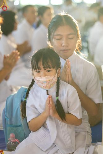 ภาพ No.158936:พิธีตักบาตร ในวันอาทิตย์ต้นเดือน วันที่ 6 ตุลาคม พ.ศ. 2567 ณ สภาธรรมกายสากล วัดพระธรรมกาย