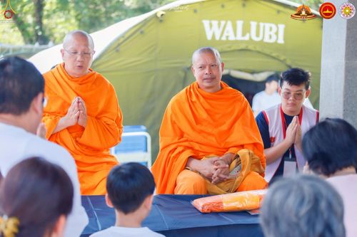 ภาพ No.224748:วันที่ 11 -12 พฤษภาคม พ.ศ. 2568 คณะพระอาจารย์ เจ้าหน้าที่ อาสาสมัคร นักศึกษา ทั้งชาวอินโดนีเซีย และชาวไทย ร่วมแรงร่วมใจ เตรียมงาน เก็บงาน ในวันวิสาขบูชา ณ พระมหาเจดีย์บรมพุทโธ ประเทศอินโดนีเซีย