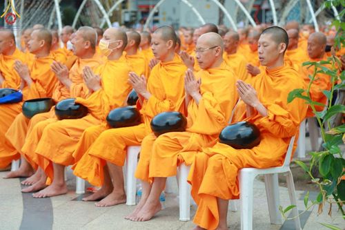 ภาพ No.126050:พิธีทำบุญเมืองนครราชสีมา ฉลอง 556 ปี ตักบาตรพระ 10,000 รูป ในวันเสาร์ที่ 2 มีนาคม พ.ศ.2567 ณ อนุสาวรีย์ท้าวสุรนารี จ.นครราชสีมา จัดโดย คณะสงฆ์จังหวัดนครราชสีมา ร่วมกับสำนักงานจังหวัดนครราชสีมา