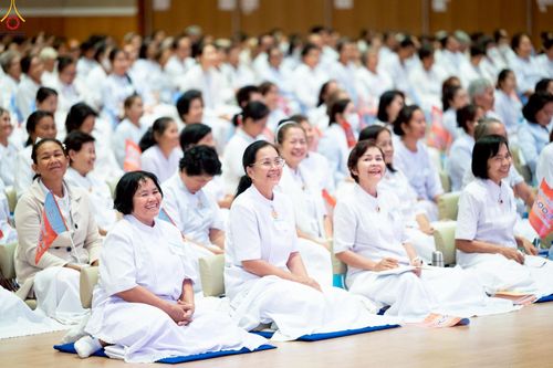 ภาพ No.239903:วันที่ ๒๒ - ๒๔ สิงหาคม พ.ศ. ๒๕๖๘ สัมมนารวมใจผู้นำบุญ บูชาธรรม ๘๑ ปี หลวงพ่อธัมมชโย กฐินสามัคคีทั่วไทย ๓๐,๐๐๐ วัด โครงการอุปสมบทบูชาธรรมมหาปูชนียาจารย์ ๓,๐๐๐ รูป รุ่นที่ ๑