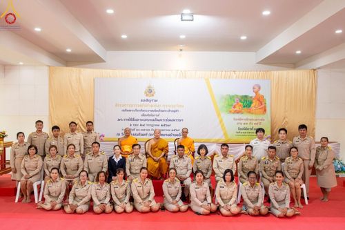 ภาพ No.59128:พิธีปลงผมและแห่นาคธรรมทายาท ในโครงการบรรพชาสามเณร ภาคฤดูร้อน เฉลิมพระเกียรติพระบาทสมเด็จพระเจ้าอยู่หัว เนื่องในโอกาส  พระราชพิธีมหามงคลเฉลิมพระชนมพรรษา 6 รอบ  ปลงผมนาคในวันที่ 21 เมษายน พ.ศ 2567 ณ วัดกลางธนรินทร์ (ธรรมอุทยานบ้านแป้ง)