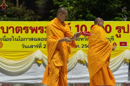 ภาพ No.185581:V.47 เบื้องหลังของเบื้องหน้า งานตักบาตรพระ 10,000 รูป ณ จ.กาญจนบุรี วันที่ 20-21 ธันวาคม พ.ศ. 2567