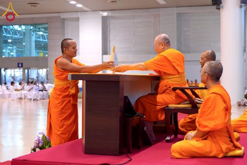 ภาพ No.232159:วันอาทิตย์ที่ 6 กรกฏาคม พ.ศ. 2568 พิธีมอบโล่เกียรติคุณ สวดธัมมจักกัปปวัตตนสูตร และรางวัลโครงการผู้นำแสงสว่างออนไลน์ ณ ห้องแก้วสารพัดนึก1 สภาธรรมกายสากล วัดพระธรรมกาย