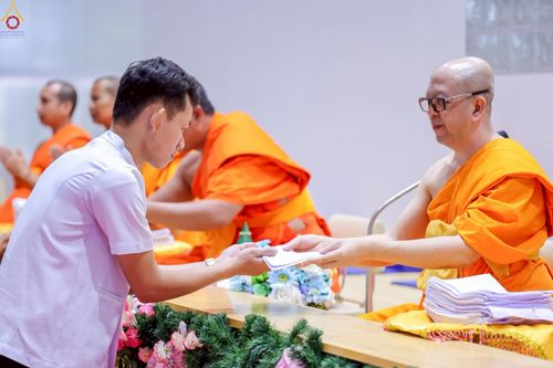 ภาพ No.249080:วันที่ 26-28 กันยายน พ.ศ. 2568 โครงการอบรม อุบาสกแก้ว อุบาสิกาแก้ว รุ่นที่ 3  ณ ศูนย์ปฏิบัติธรรมสมุทรปราการ ได้รับความเมตตาจากคณะสงฆ์ในพื้นที่  รวมถึงผู้บริหารสถานศึกษา ที่นำนักเรียนระดับมัธยมปลาย  มารับฟังข้อมูลเพื่อที่จะเป็นกำลังสำคัญ ในการเข้าร่วมขบวน