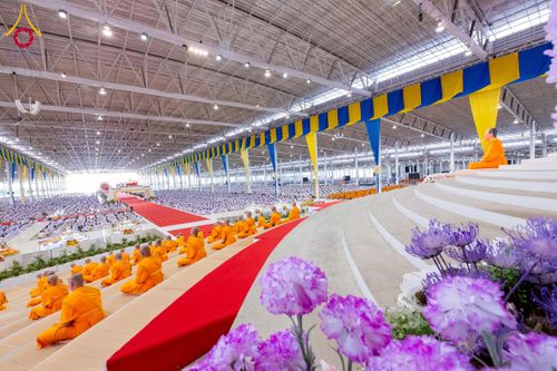 ภาพ No.264309:วันอาทิตย์ที่ 2 พฤศจิกายน พ.ศ. 2568 พิธีบูชาข้าวพระ ณ สภาธรรมกายสากล วัดพระธรรมกาย