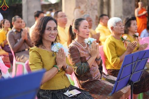 ภาพ No.58699:พิธีตักบาตรพระ ๑,๐๐๐ รูป สมโภชครบรอบ ๘๐๐ ปี พระบรมธาตุเมืองเชลียง ณ วัดพระศรีรัตนมหาธาตุ ราชวรวิหาร  (วัดพระปรางค์) ต.ศรีสัชนาลัย  อ.ศรีสัชนาลัย จ.สุโขทัย วันพฤหัสบดีที่ ๒๕ เมษายน พ.ศ. ๒๕๖๗