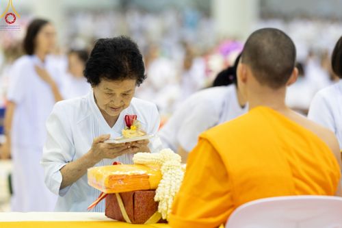 ภาพ No.139765:พิธีมุทิตาพระมหาอุปสมบทอุทิศชีวิต วันอาทิตย์ต้นเดือนที่ 2 มิถุนายน พ.ศ. 2567 ณ ห้องแก้วสารพัดนึก 1 วัดพระธรรมกาย