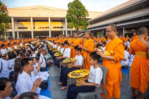 ภาพ No.132907:พิธีตัดปอยผม โครงการหน่อแก้วเปรียญธรรม รุ่นที่ 12 ณ ค่ายจองแชมป์ หมู่กฏิสามเณรเปรียญธรรม วัดพระธรรมกาย วันอาทิตย์ที่ 31 มีนาคม พ.ศ. 2567