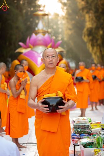 ภาพ No.107543:พิธีตักบาตรพระธรรมยาตราฯ ในโครงการธรรมยาตรากตัญญูบูชา มหาปูชนียาจารย์ พระมงคลเทพมุนี(สด จนฺทสโร) พระผู้ปราบมาร ปีที่ 12 ณ อนุสรณ์สถานมหาวิหารพระมงคลเทพมุนี อ.สองพี่น้อง จ.สุพรรณบุรี วันที่ 7 มกราคม พ.ศ. 2567