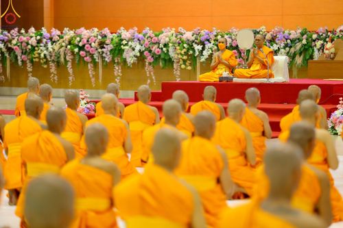 ภาพ No.101670:พิธีขอบรรพชา, พิธีขอสรณคมน์และศีล, พิธีถวายบาตร ในโครงการอุปสมบทหมู่ รุ่นบูชาธรรมมหาปูชนียาจารย์ ณ วัดพระธรรมกาย วันที่ 9 ธันวาคม พ.ศ. 2566