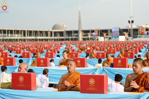 ภาพ No.219586:วันอังคารที่ 22 เมษายน พ.ศ. 2568 พิธีถวายมหาสังฆทานคณะสงฆ์ 40,000 กว่าวัดทั่วประเทศ เนื่องในวันคุ้มครองโลก ณ วัดพระธรรมกาย จ.ปทุมธานี