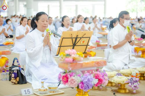 ภาพ No.169774:พิธีถวายภัตตาหารเมนูสวรรค์ "เพื่อการบรรลุธรรม" เนื่องในวันลอยกระทง (ขึ้น 15 ค่ำ เดือน 12) วันศุกร์ที่ 15 พฤศจิกายน พ.ศ. 2567 ณ หอฉันคุณยายอาจารย์ฯ วัดพระธรรมกาย