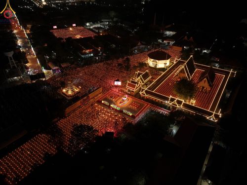 ภาพ No.194834:พิธีจุดประทีปถวายเป็นพุทธบูชา และบูชาธรรมมหาปูชนียาจารย์ ณ วัดสองพี่น้อง ต.ต้นตาล อ.สองพี่น้อง จ.สุพรรณบุรี ในโครงการธรรมยาตรา กตัญญูบูชา มหาปูชนียาจารย์ พระมงคลเทพมุนี(สด จนฺทสโร) พระผู้ปราบมาร อนุสรณ์สถาน 7 แห่ง ปีที่ 13 วันที่ 14 มกราคม พ.ศ. 2568