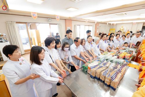 ภาพ No.140567:พิธีทอดผ้าป่าฉลองชัย 20 ปี วัดพระธรรมกายคานากาว่า วันเสาร์ที่ 8 มิถุนายน พ.ศ. 2567