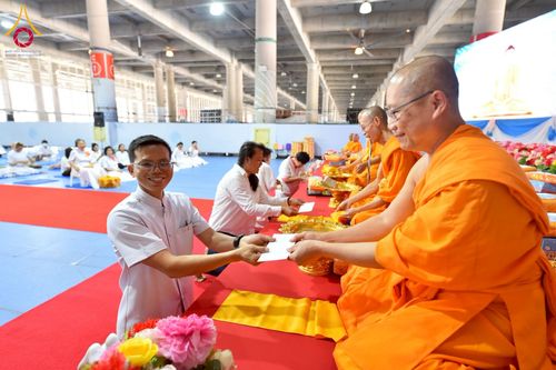 ภาพ No.238104:วันอังคารที่ 12 สิงหาคม พ.ศ. 2568 กิจกรรมวันแม่แห่งชาติ พิธีเปิดห้องปฎิบัติธรรม "กลางใส ใจสว่าง" (World Inner Peace Meditation Room) พิธีลูกกราบคุณแม่-คุณพ่อ พิธีทอดผ้าป่ากองทุนเลี้ยงพระ&กฐิน 30,000 วัด(บูชาธรรมหลวงพ่อ) พิธีไถ่โคท้อง 2 ตัว  ณ วิหารคด 2 ว