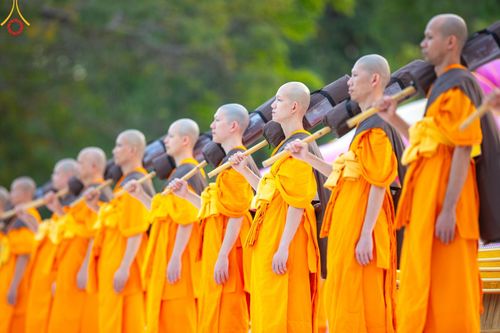 ภาพ No.186932:พระธรรมยาตราปฏิบัติธรรม และถ่ายภาพหมู่ประวัติศาสตร์ ปีที่ 13 ณ ลานทิศตะวันออก มหาวิหารพระมงคลเทพมุนี วัดพระธรรมกาย จ.ปทุมธานี วันเสาร์ที่ 28 ธันวาคม พ.ศ. 2567