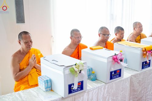 ภาพ No.107313:พิธีเจริญพระพุทธมนต์ ปฏิบัติธรรม มอบทุนการศึกษา ถวายสังฆทาน 140 วัด ณ ศุนย์ปฏิบัติธรรมพระมงคลเทพมุนี อ.สองพี่น้อง จ.สุพรรณบุรี วันเสาร์ที่ 6 มกราคม พ.ศ. 2567