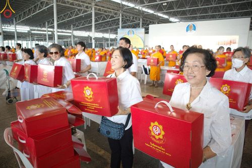 ภาพ No.210881:วันที่ 15 มีนาคม พ.ศ. 2568  บุญบรรจุกล่องไทยธรรม เพื่อถวายแด่พระสังฆาธิการ 40,000 กว่าวัดทั่วไทย ในวันคุ้มครองโลก 22 เมษายน พ.ศ. 2568