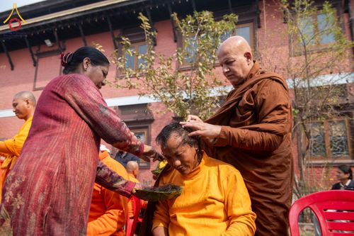 ภาพ No.209777:วันที่ 28 กุมภาพันธ์ พ.ศ.2568 พิธีเปิดโครงการบวชสามเณร พิธีถวายไทยธรรม พิธีขอขมามอบผ้าไตร  ณ เมืองปาตัน ประเทศเนปาล