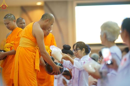 ภาพ No.153734:โครธการอุบาสกแก้ว อุบาสิกาแก้ว รุ่นที่ 1 ตัวแทนทอดกฐินสามัคคีทั่วไทย 30,000 วัด บูชาธรรม 80 ปี หลวงพ่อธัมมชโย ระหว่างวันที่ 6-8 กันยายน พ.ศ. 2567 ณ ศูนย์การศึกษาเขาแก้วเสด็จ จ.ปราจีนบุรี