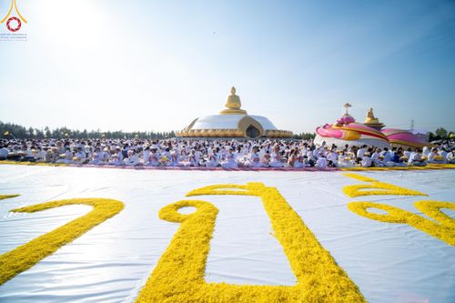 ภาพ No.198143:พิธีต้อนรับพระธรรมยาตรา ณ อนุสรณ์สถานลำดับที่ 5 สถานที่เผยแผ่วิชชาธรรมกายครั้งแรก อนุสรณ์สถานบางปลา วัดบางปลา อำเภอบางเลน จังหวัดนครปฐม ในโครงการธรรมยาตรา กตัญญูบูชา มหาปูชนียาจารย์ พระมงคลเทพมุนี(สด จนฺทสโร) พระผู้ปราบมาร ปีที่ 13 วัน 19 มกราคม พ.ศ.2568