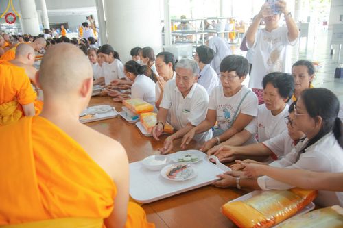 ภาพ No.140077:พิธีบุพเปตพลี ครั้งที่ 151 ร่วมอุทิศบุญกุศลแด่หมู่ญาติที่ล่วงลับไปแล้ว และสืบทอดอายุพระพุทธศาสนา วันพฤหัสบดีที่ 6 มิถุนายน พ.ศ. 2567 (วันพระ แรม 15 ค่ำ เดือน 6) ณ หอฉันคุณยายอาจารย์ วัดพระธรรมกาย