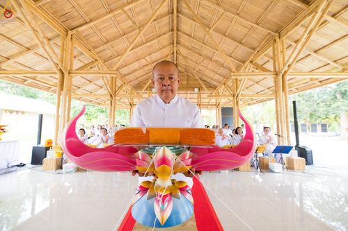 ภาพ No.263198:วันที่ 18 ตุลาคม พ.ศ. 2568 พิธีทอดกฐินสามัคคีเพื่อซื้อที่ดิน  สร้างอาคารครัวและโรงอาหาร  ห้องน้ำพร้อมโรงซักตากชาย-หญิง  และพิธีทอดกฐินสามัคคีทั่วไทย 30,000 วัด  ศูนย์ปฏิบัติธรรมนานาชาติทุ่งแสงธรรม  (Moonastery Meditation Center) ต.แสงอรุณ อ.ทับสะแก จ.ประ