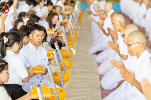 ภาพ No.321321:วันเสาร์ที่ 11 เมษายน พ.ศ.2569 พิธีขอขมาและมอบผ้าไตร โครงการอุปสมบทหมู่ บูชาธรรมหลวงพ่อธัมมชโย พ.ศ.2569 โครงการอุปสมบทหมู่ธรรมทายาท ระดับอุดมศึกษา รุ่น 53 (ภาคฤดูร้อน) ณ วัดพระธรรมกาย ปทุมธานี