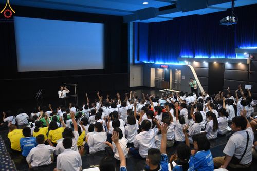 ภาพ No.102338:วันรวมพลังเด็กดี ผู้นำฟื้นฟูศีลธรรมโลก จังหวัดสระบุรี ณ ห้างทวีกิจคอมเพล็กซ์  อ.เมือง จ.สระบุรี วันพุธที่ 13 ธันวาคม พ.ศ. 2566