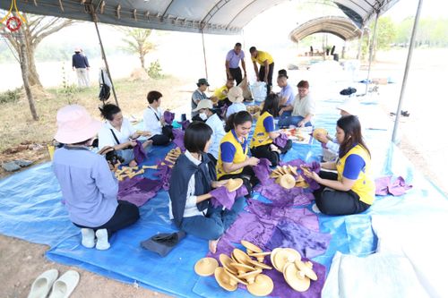 ภาพ No.127458:V.31 ทุ่มเทเพื่อบางกล่ำ การเตรียมงานของเจ้าหน้าที่หน่วยงานต่างๆ  เพื่องานธรรมยาตราอัญเชิญพระบรมสารีริกธาตุ ประดิษฐาน ณ มหารัตนเจดีย์สิริปทุมสวรรค์ (เจดีย์อริยพุทธะ 5 พระองค์) ณ ศูนย์ปฏิบัติธรรมภาคใต้ อ.บางกล่ำ จ.สงขลา ระหว่างวันที่ 9-10 มีนาคม พ.ศ. 2567