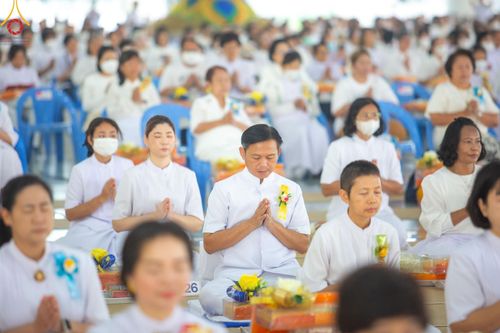 ภาพ No.205689:พิธีสวดพระพุทธมนต์ และถวายภัตตาหารเมนูสวรรค์แด่พระภิกษุ สามเณร วันจันทร์ที่ 3 กุมภาพันธ์ พ.ศ. 2568 ณ หอฉันคุณยายอาจารย์ฯ วัดพระธรรมกาย
