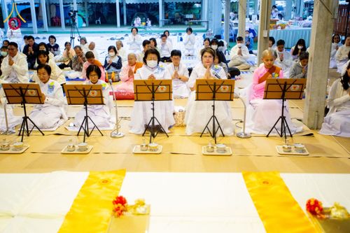 ภาพ No.194910:พิธีถวายภัตตาหารเป็นสังฆทาน แด่พระธรรมยาตรา ณ อนุสรณ์สถานมหาวิหารพระมงคลเทพมุนี (โลตัสแลนด์) อ.สองพี่น้อง จ.สุพรรณบุรี ในโครงการธรรมยาตรา กตัญญูบูชา มหาปูชนียาจารย์ พระมงคลเทพมุนี(สด จนฺทสโร) พระผู้ปราบมาร แห่ง ปีที่ 13 วันที่ 14 มกราคม พ.ศ.2568