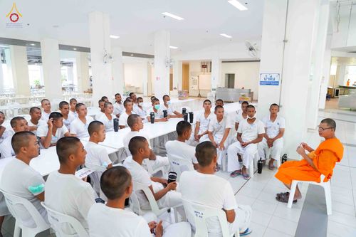 ภาพ No.341099:วันที่ 26 กรกฎาคม พ.ศ. 2569 โครงการพัฒนาคุณธรรม จริยธรรม สำหรับนักเรียนนายสิบตำรวจ (นสต.) รุ่นที่ 17 ศูนย์ฝึกอบรมตำรวจภูธรภาค 1 ได้จัดกิจกรรม ตักบาตรเพื่อน้อมอุทิศถวายเพื่อเป็นพระราชกุศลฯ  และปฏิบัติธรรม ติวธรรมมะ ณ ศูนย์ปฏิบัติธรรมเวิล์ดพีช วัลเล่ย์ (Wo