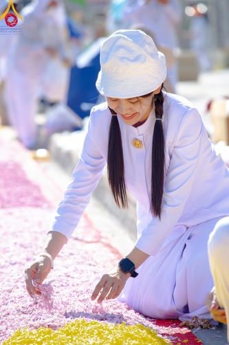 ภาพ No.106155:พิธีต้อนรับพระธรรมยาตรา ชุด 2 ในโครงการธรรมยาตรากตัญญูบูชา มหาปูชนียาจารย์  พระมงคลเทพมุนี(สด จนฺทสโร) พระผู้ปราบมาร  อนุสรณ์สถาน 7 แห่ง ปีที่ 12  วันที่ 3 มกราคม พ.ศ. 2567  ณ อนุสรณ์สถานโลตัสแลนด์ จ.สุพรรณบุรี