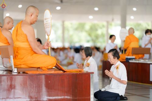 ภาพ No.348216:วันที่ 10 กันยายน พ.ศ.2569 พิธีสวดพระพุทธมนต์ และถวายภัตตาหารเป็นสังฆทาน เนื่องในวันครบ 26 ปี วันคล้ายละสังขาร คุณยายอาจารย์มหารัตนอุบาสิกาจันทร์ ขนนกยูง ณ หอฉันคุณยายอาจารย์ฯ วัดพระธรรมกาย