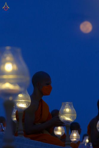 ภาพ No.81789:พิธีจุดวิสาขประทีปและเวียนประทักษิณ เนื่องในวันวิสาขบูชา วันเสาร์ที่ 3 มิถุนายน 2566 ณ ลานธรรมพระมหาธรรมกายเจดีย์ วัดพระธรรมกาย จ.ปทุมธานี