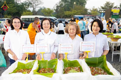 ภาพ No.295492:วันที่ 16 มกราคม พ.ศ. 2569 พิธีถวายภัตตาหารเป็นสังฆทาน แด่พระธรรมยาตรา ณ วัดโบสถ์บน ต.บางคูเวียง จ.นนทบุรี อนุสรณ์สถานลำดับที่ 4 สถานที่เกิดด้วยกายธรรม ในโครงการธรรมยาตรา กตัญญูบูชา มหาปูชนียาจารย์ พระมงคลเทพมุนี(สด จนฺทสโร) พระผู้ปราบมาร อนุสรณ์สถาน 7 แ