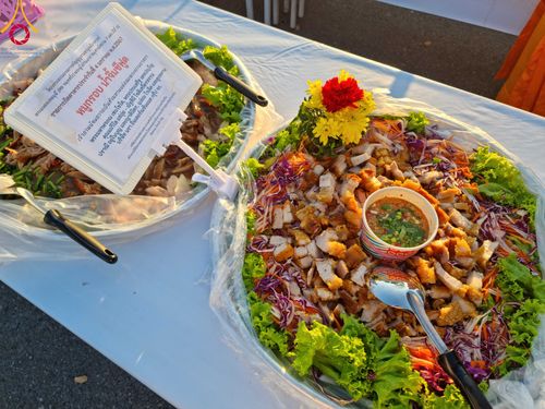 ภาพ No.106043:พิธีถวายภัตตาหารเป็นสังฆทาน แด่คณะพระธรรมยาตราฯ ในโครงการธรรมยาตรากตัญญูบูชา มหาปูชนียาจารย์ พระมงคลเทพมุนี(สด จนฺทสโร) พระผู้ปราบมาร อนุสรณ์สถาน 7 แห่ง ปีที่ 12 วันที่ 3 มกราคม พ.ศ. 2567 ณ อนุสรณ์สถานโลตัสแลนด์ จ.สุพรรณบุรี